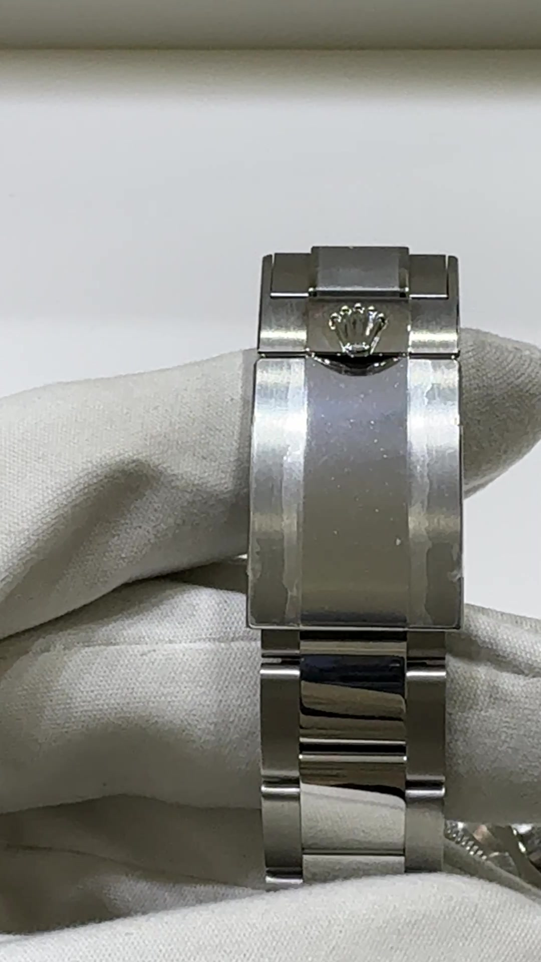 Rolex Daytona stock 76909 Clasp and bracelet from vendor video