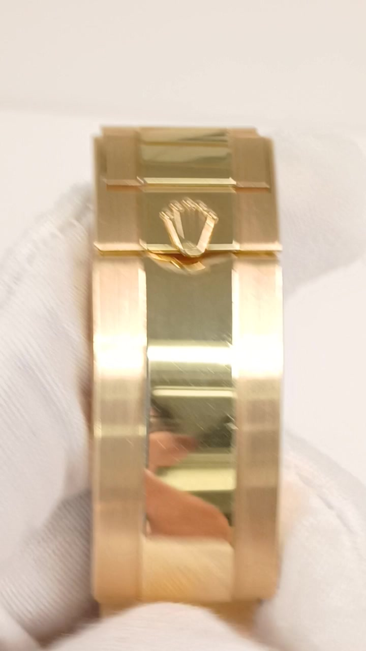 Rolex 116618LB stock 77562 Clasp from vendor video
