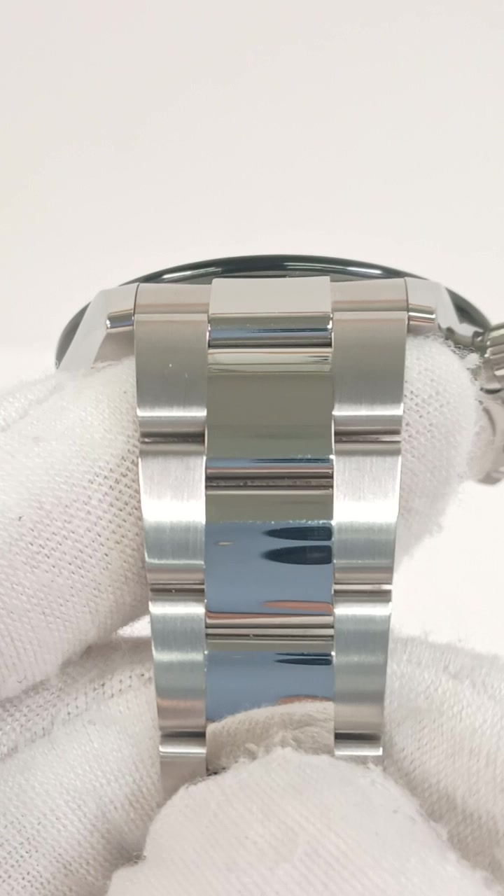 Rolex 116500LN stock 77734 Bracelet from vendor video