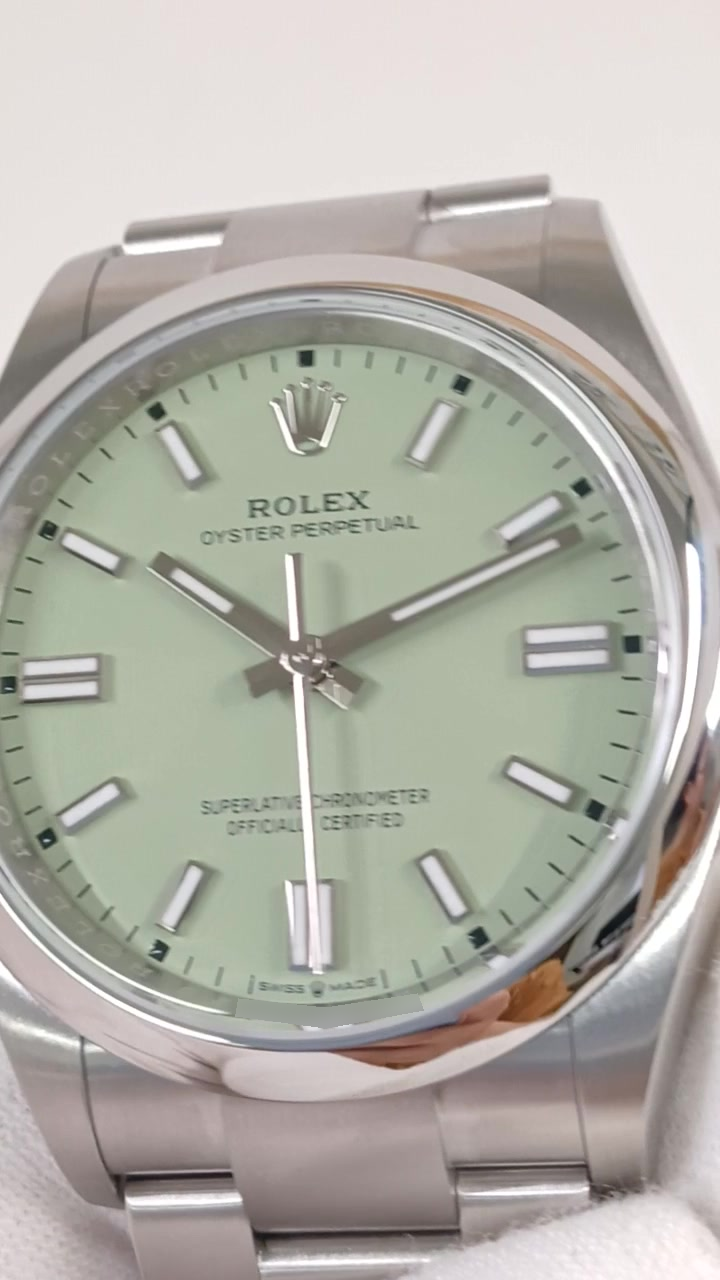 Rolex 126000 stock 77937 Front from vendor video