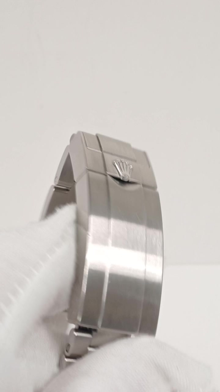 Rolex Submariner Ref 126610LV stock 78077 Clasp and bracelet from vendor video