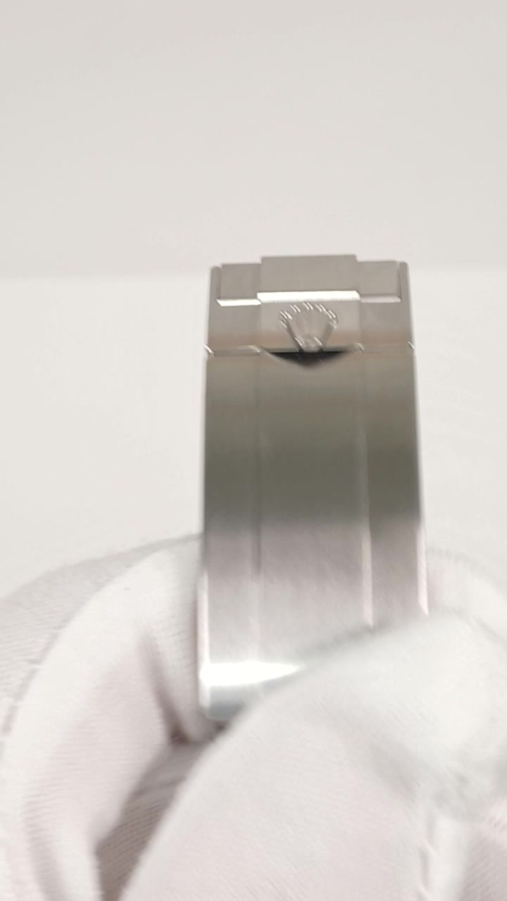 Rolex 124060 stock 78617 Clasp from vendor video