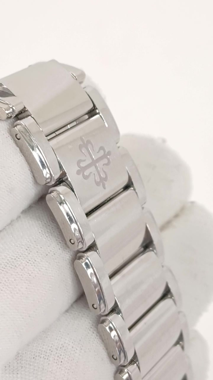 Patek Philippe stock 81066 Clasp and bracelet from vendor video