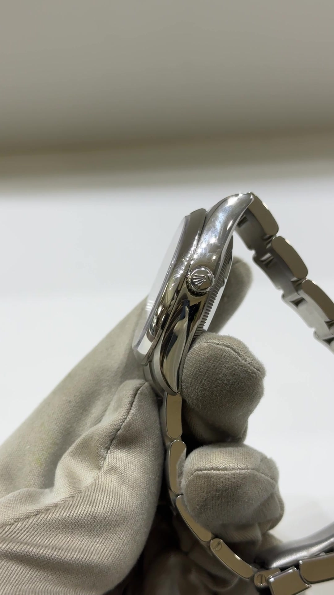 Rolex 83340 — Crown side — video frame