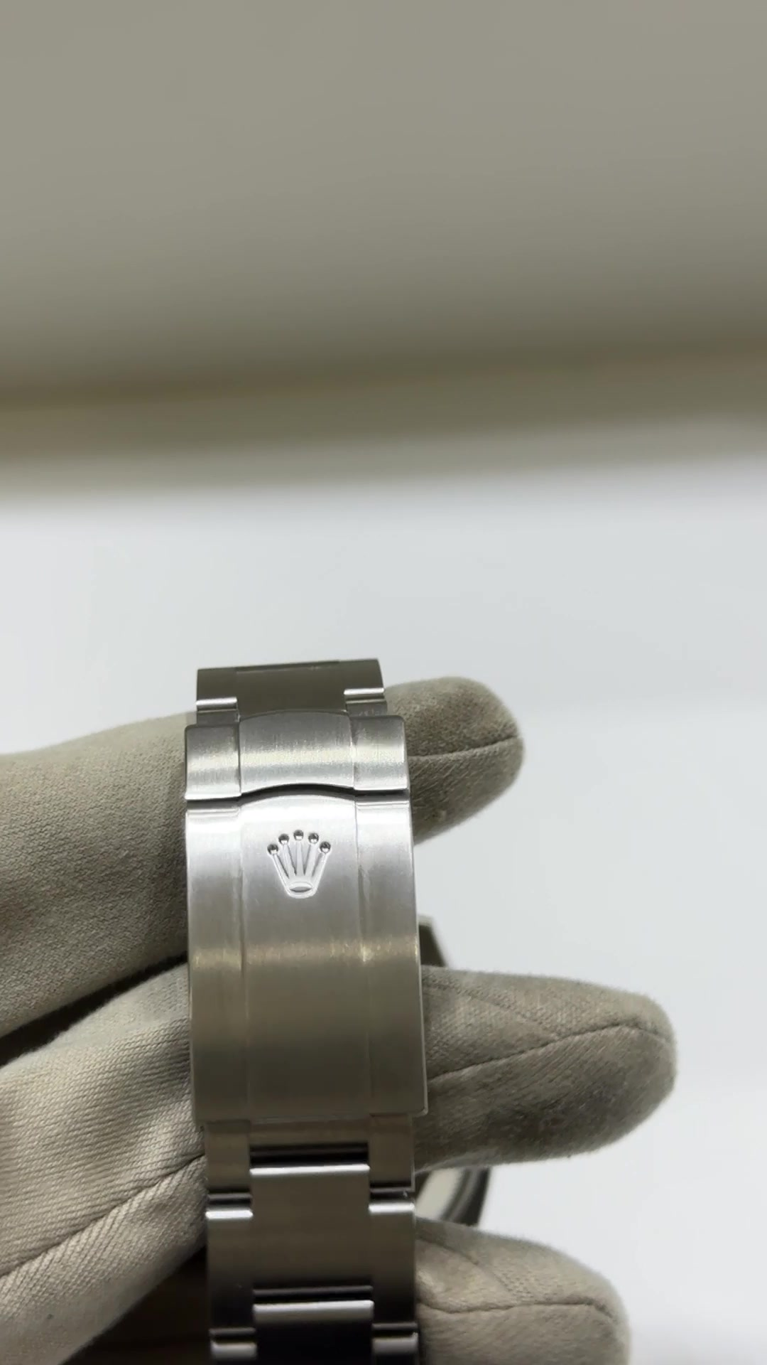 Rolex 83340 — Clasp — video frame