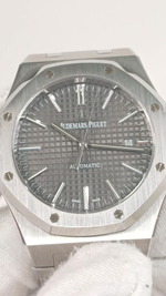 Audemars Piguet 15400ST.OO.1220ST.04 stock 83749 Front from vendor video