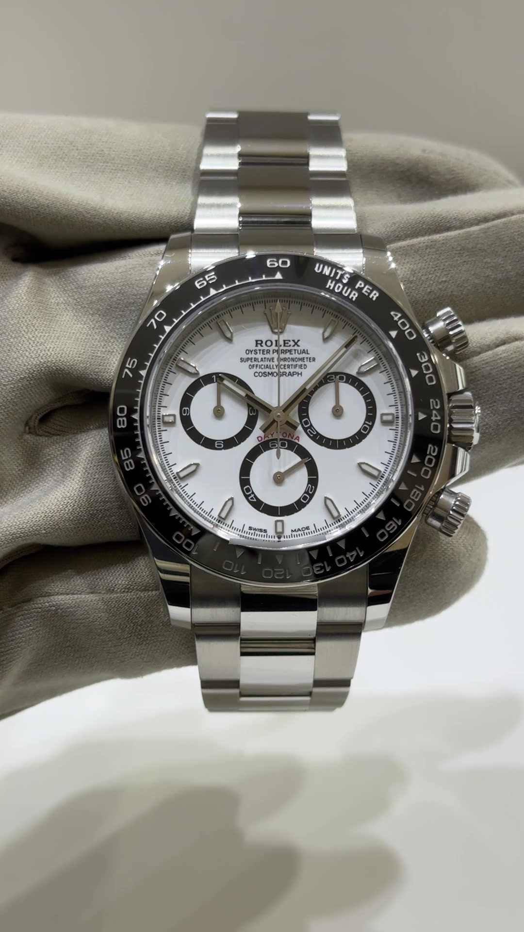Rolex stock 84123 Front from vendor video