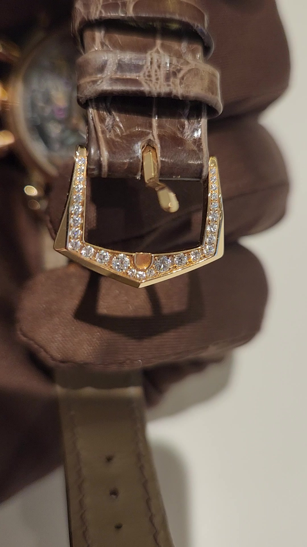 Patek Philippe Complications stock 85200 — Diamond buckle and strap from vendor video