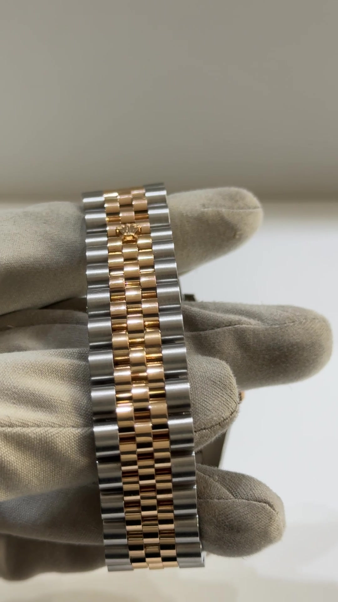 Rolex stock 85717 Clasp and bracelet from vendor video