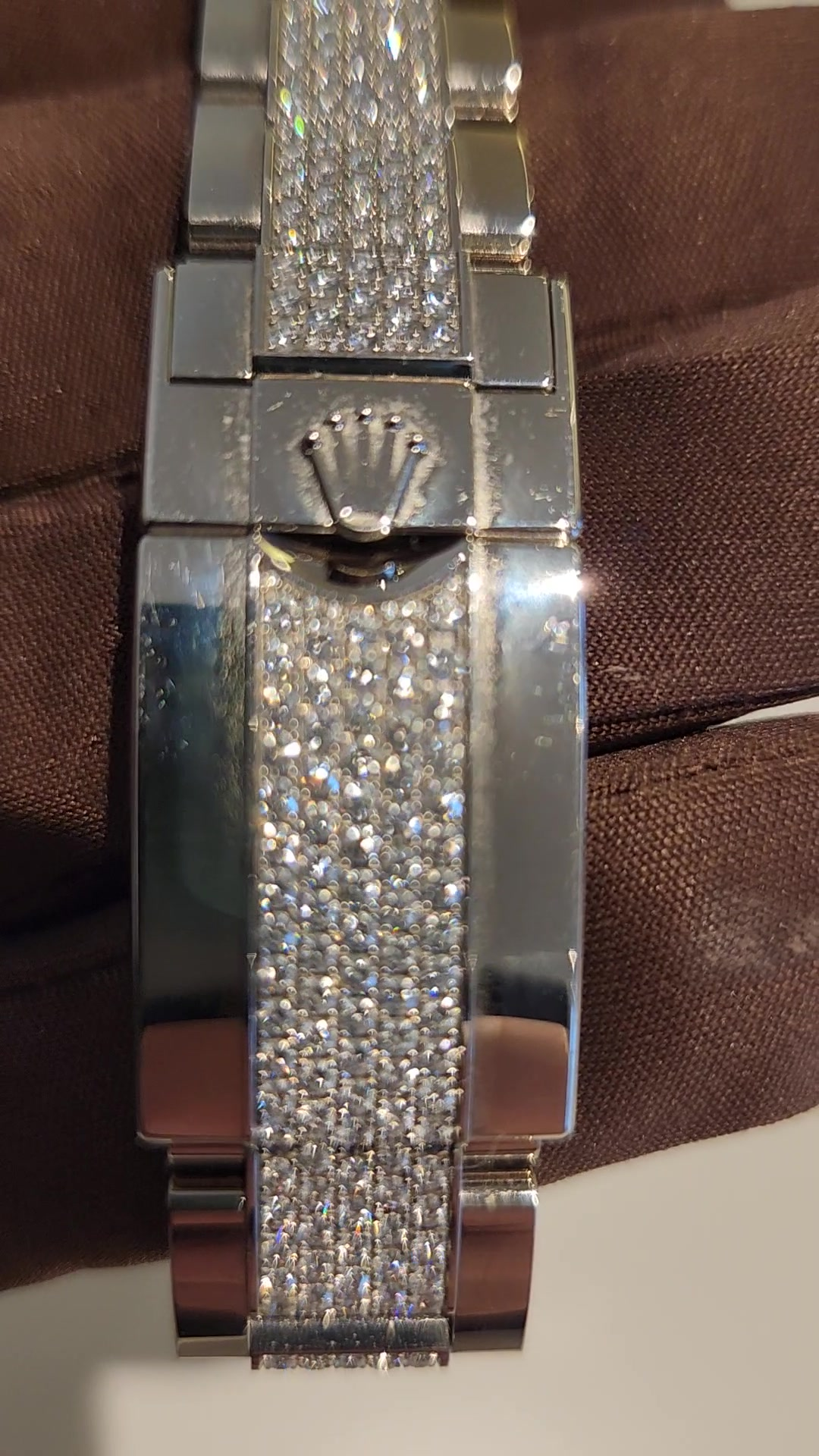 Rolex Submariner stock 88183 — Clasp and bracelet from vendor video
