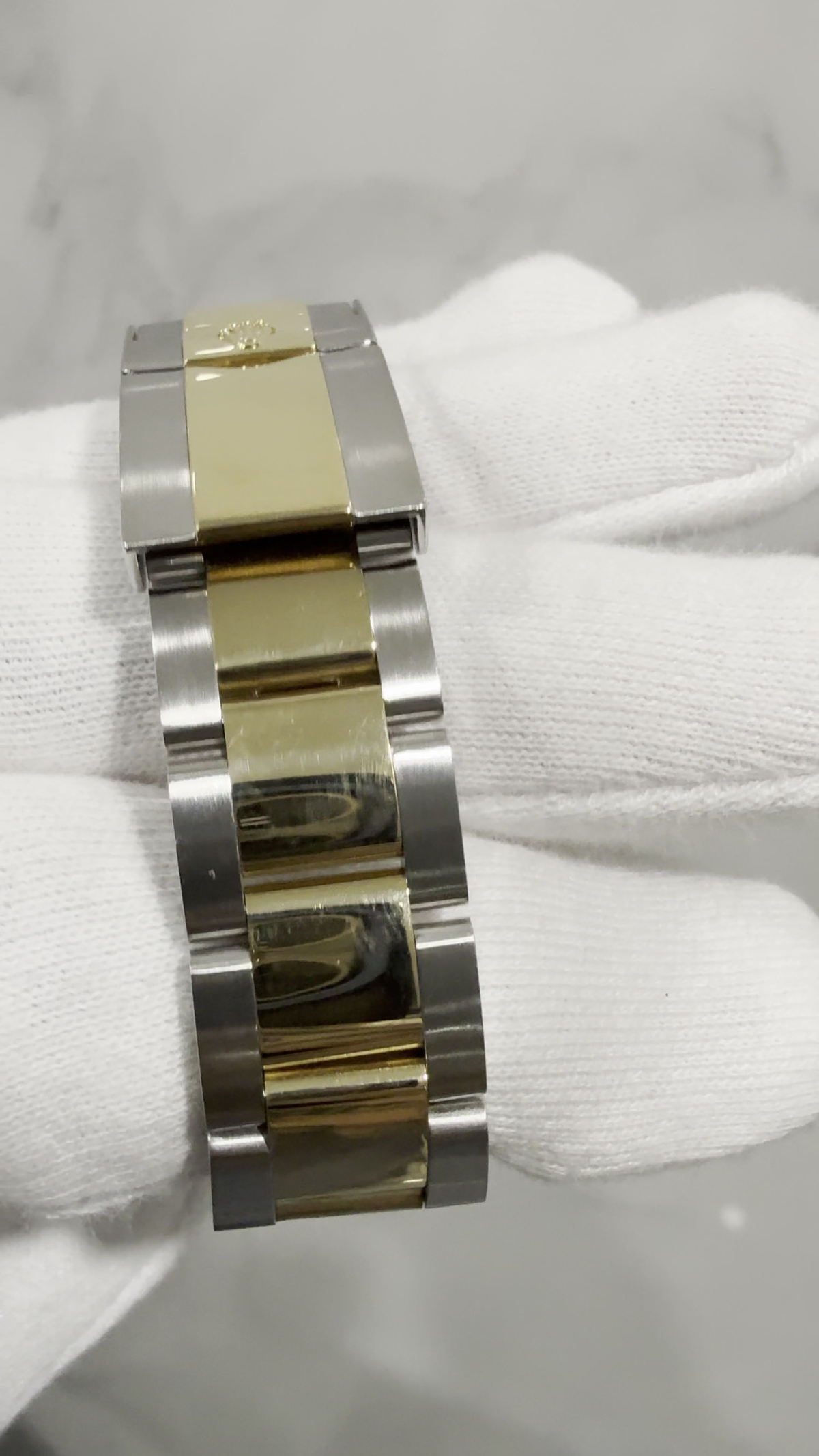 Rolex Daytona stock 90628 — Clasp and bracelet from vendor video
