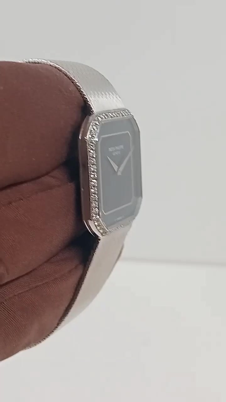 Patek Philippe Octagon stock 90811 — Side profile from vendor video