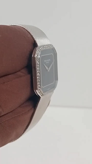 Patek Philippe Octagon stock 90811 — Side profile from vendor video