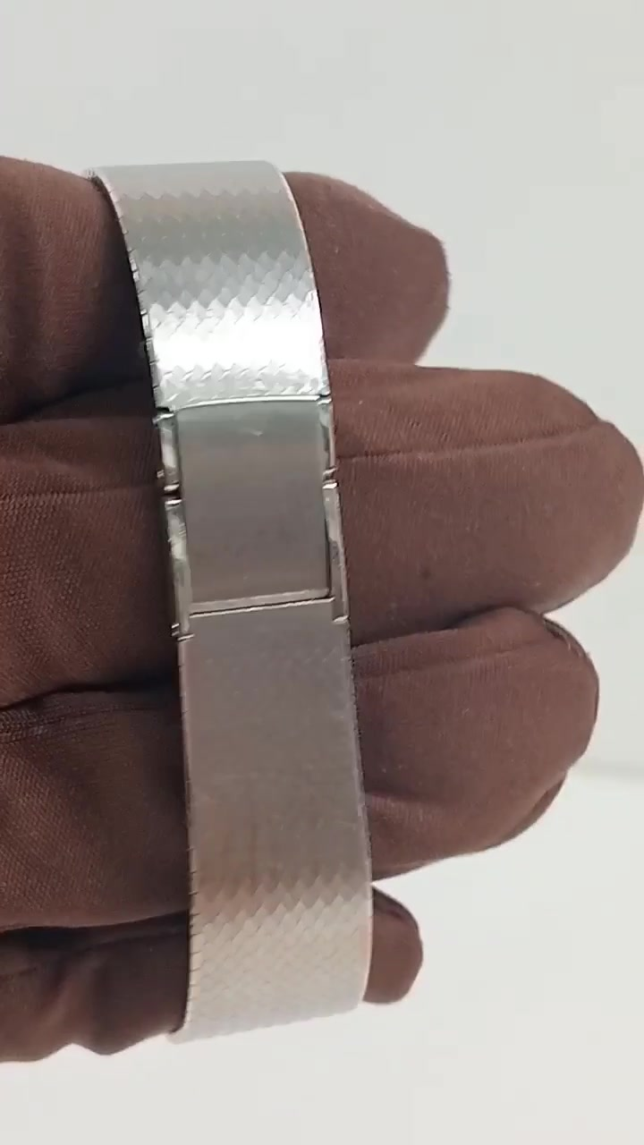 Patek Philippe Octagon stock 90811 — Clasp and bracelet from vendor video