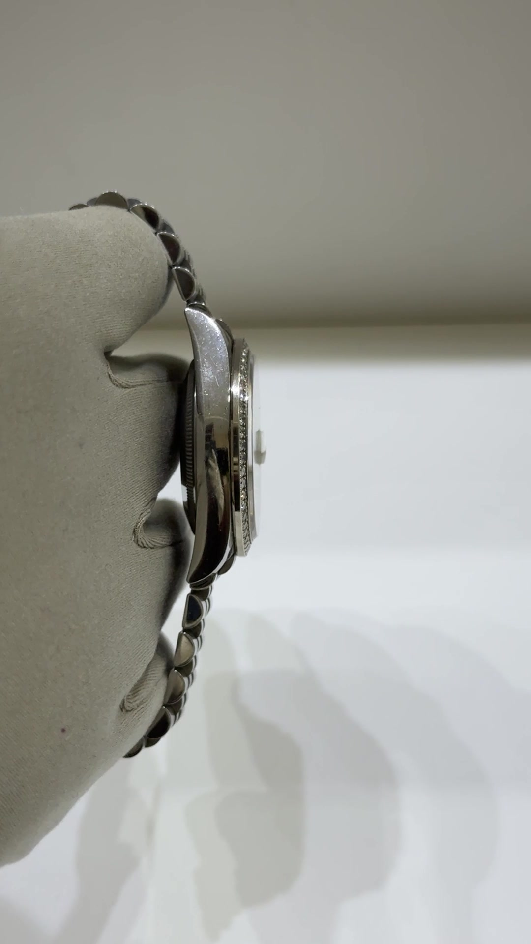 Rolex stock 91609 Case side from vendor video