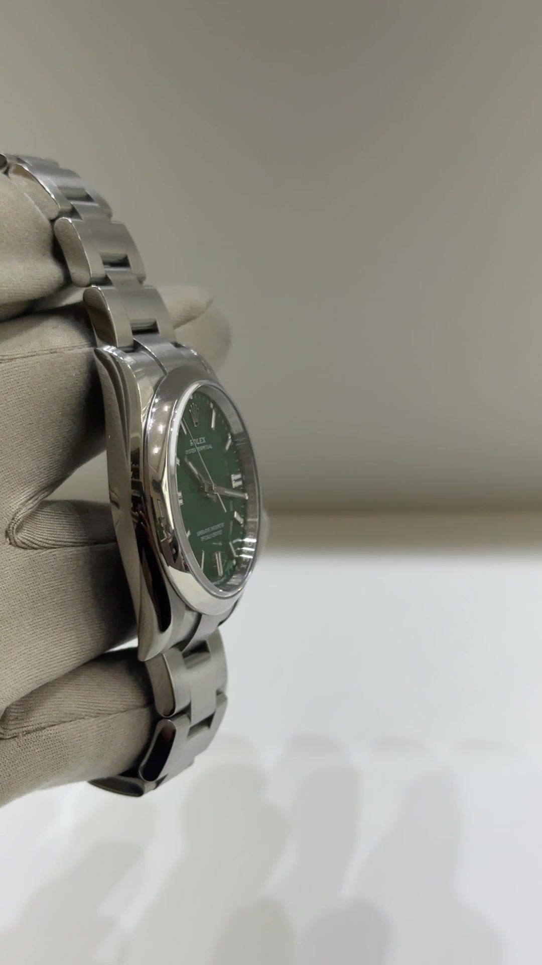 Rolex stock 91786 Case side from vendor video