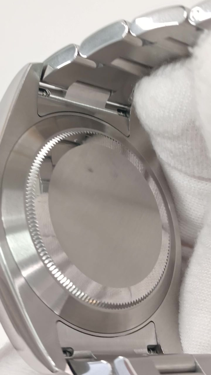 Rolex 116900 stock 93458 Caseback from vendor video