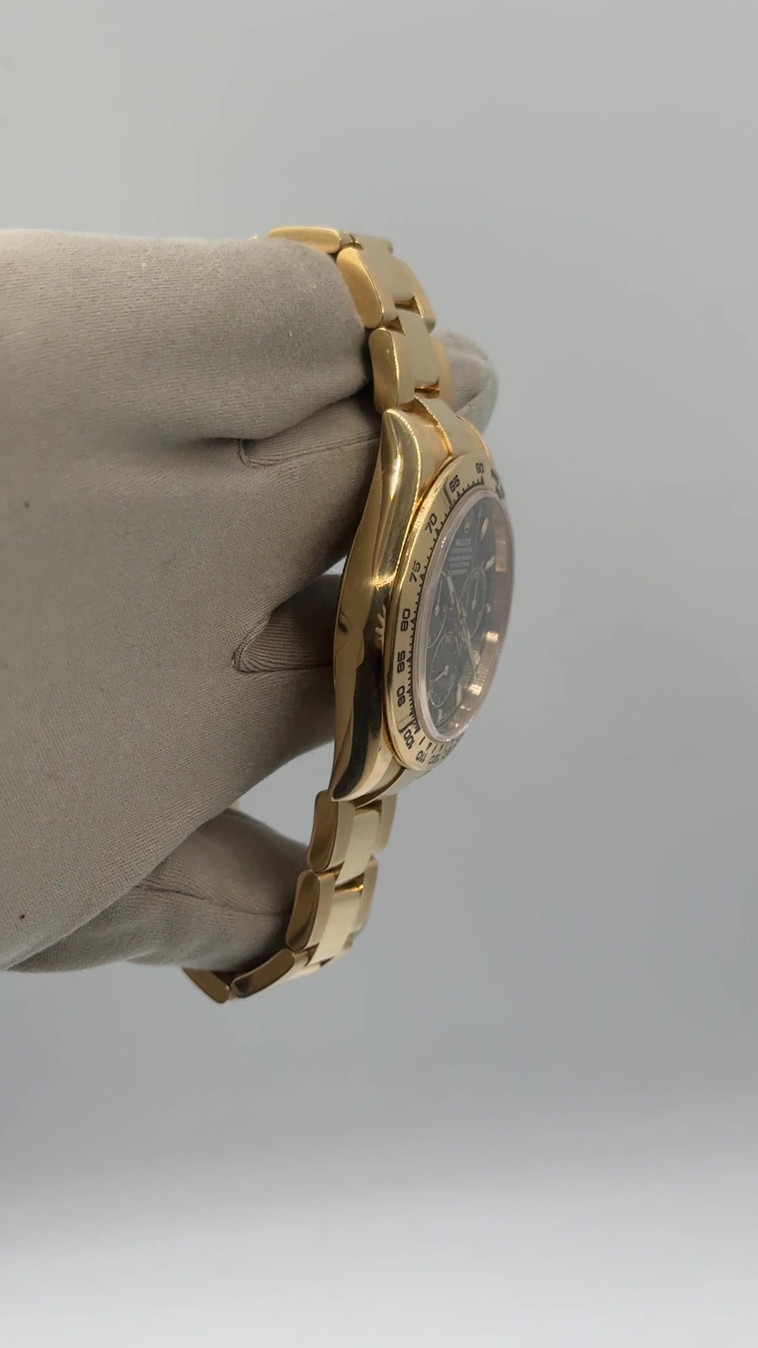 Rolex Daytona stock 93848 — Case side from vendor video