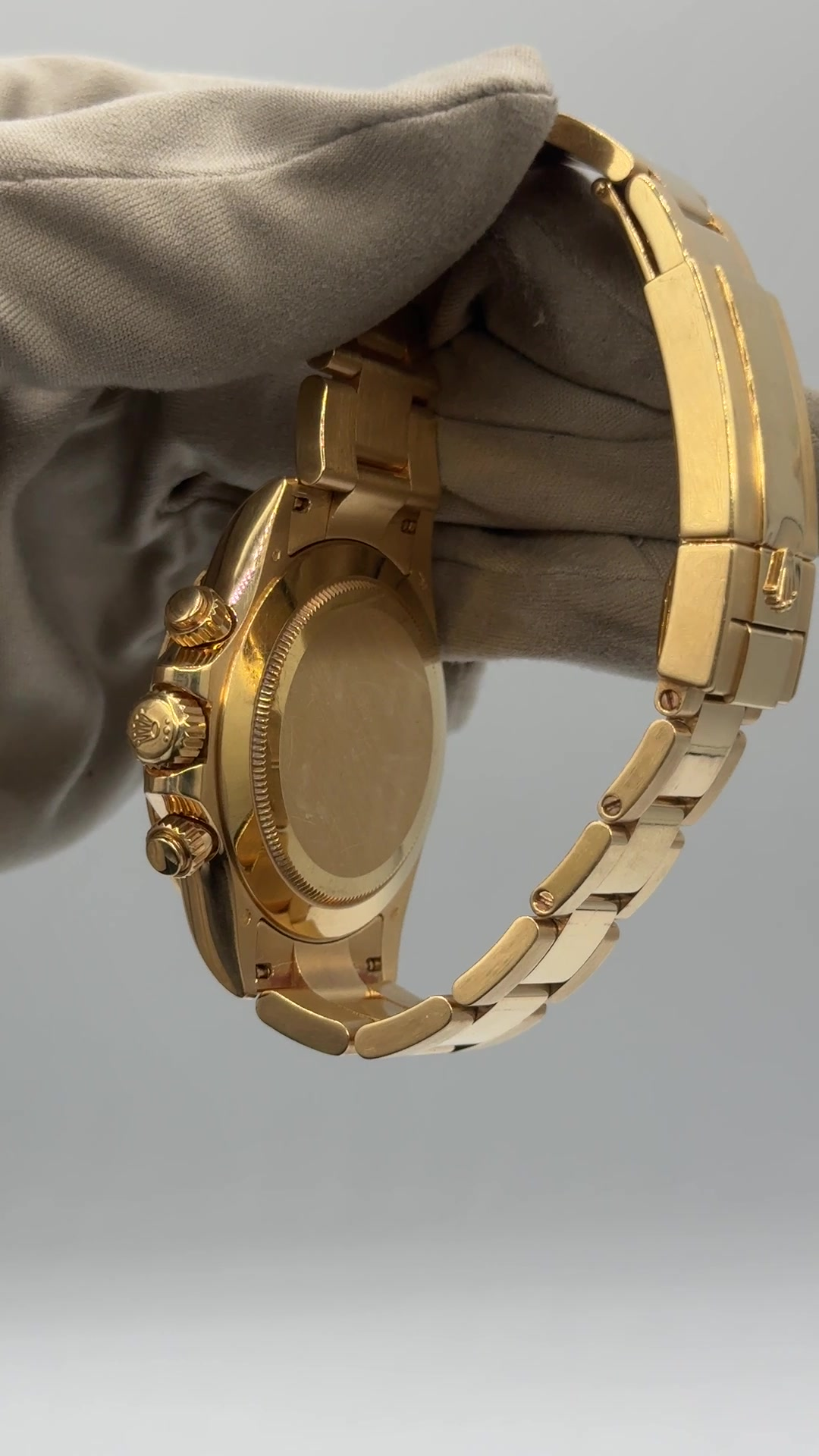 Rolex Daytona stock 93848 — Caseback from vendor video