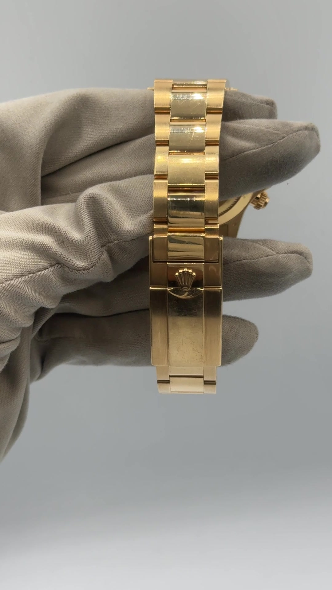 Rolex Daytona stock 93848 — Clasp and bracelet from vendor video