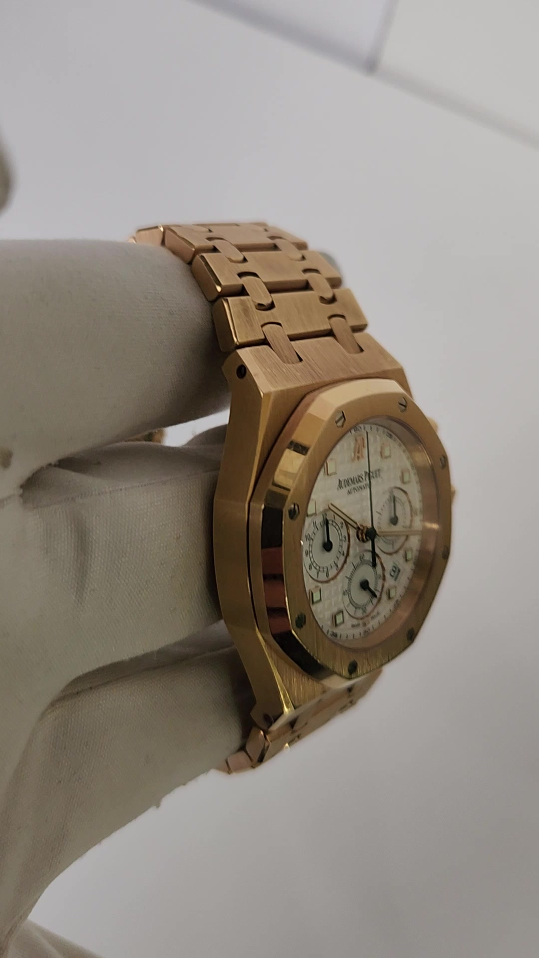 Audemars Piguet Royal Oak chronograph stock 94196 Case side from vendor video