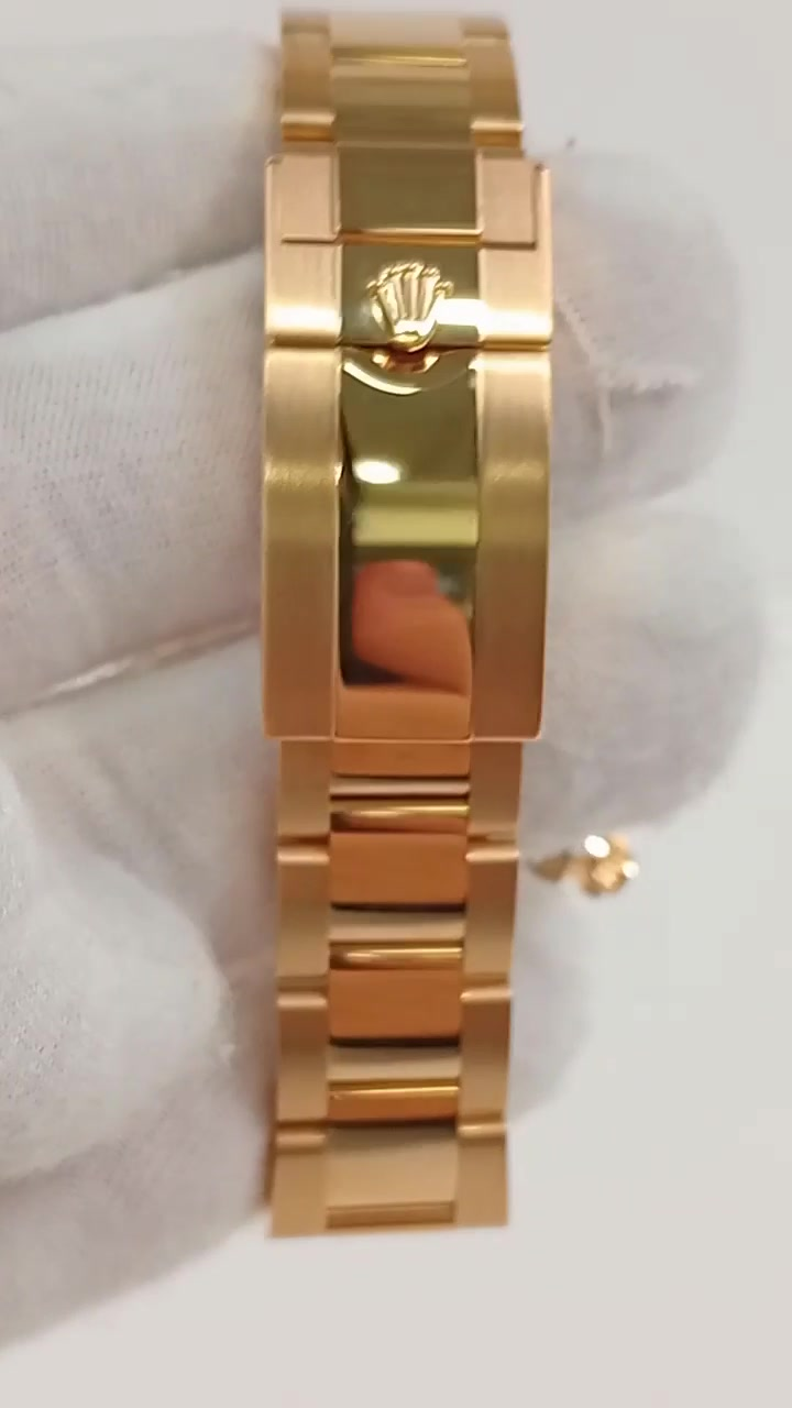 Rolex Daytona stock 94478 — Clasp and bracelet from vendor video