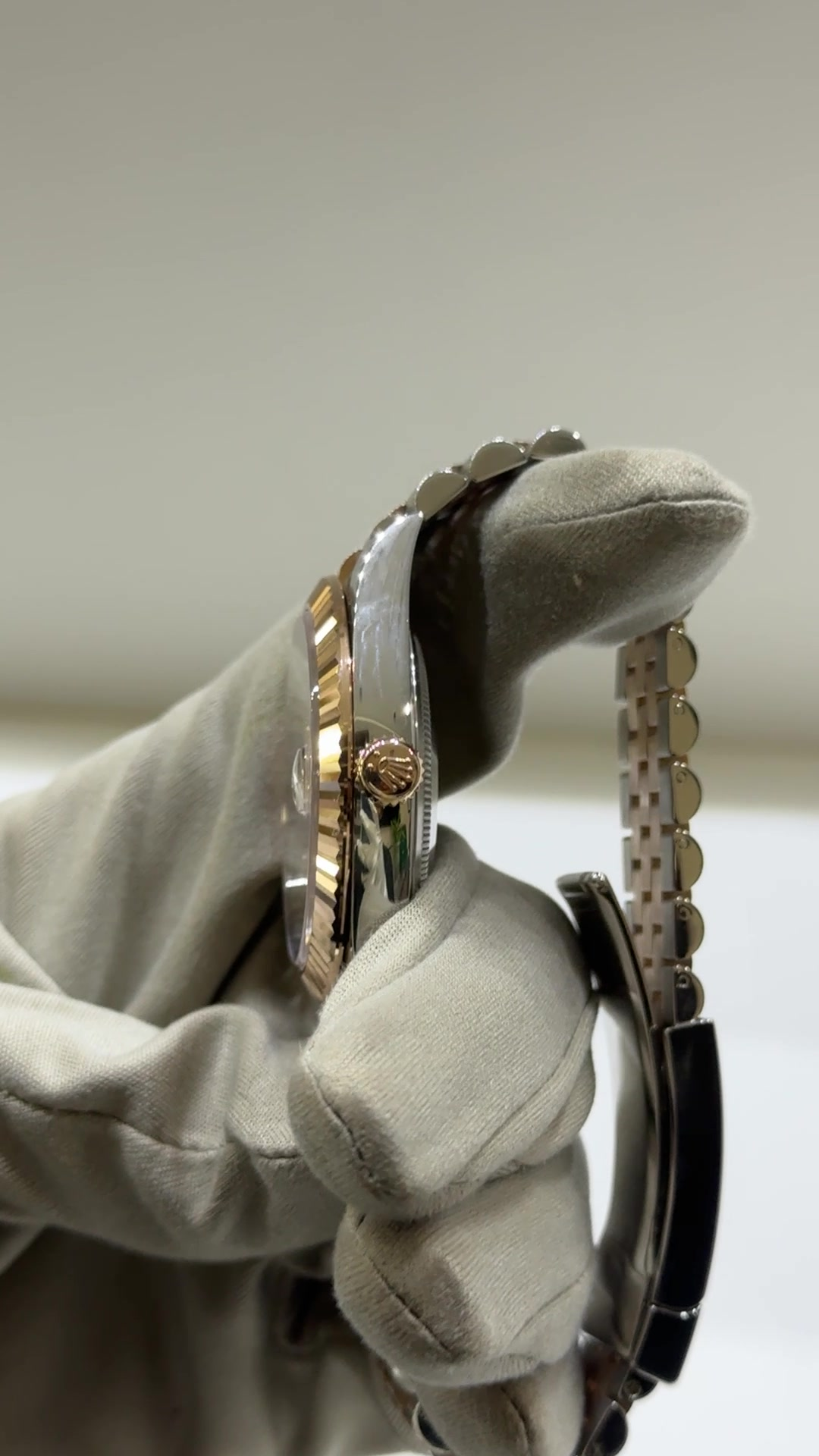 Rolex stock 94847 Crown and case from vendor video