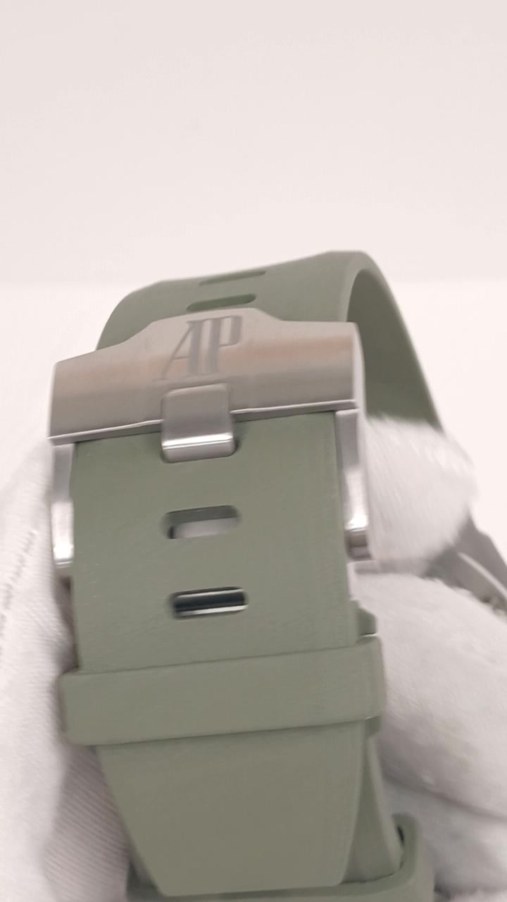 Audemars Piguet 15720ST.OO.A052CA.01 stock 95387 Buckle from vendor video