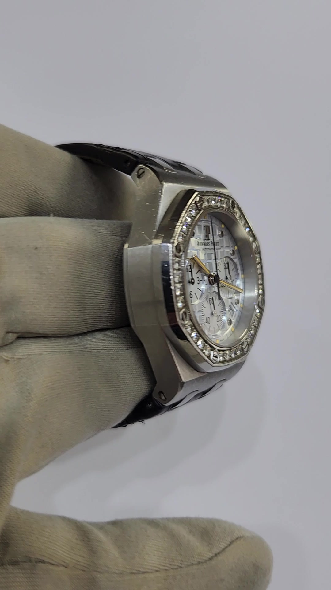 Audemars Piguet Royal Oak Offshore stock 96710 Case side from vendor video