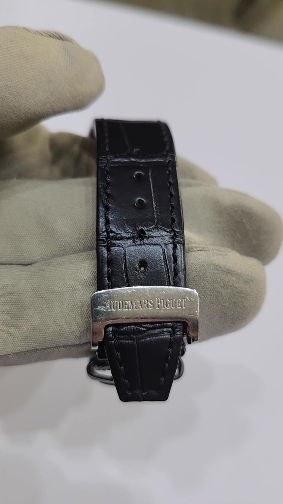 Audemars Piguet Royal Oak Offshore stock 96710 Buckle and strap from vendor video