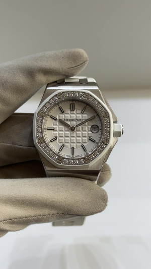 Audemars Piguet Offshore stock 96960 Front from vendor video