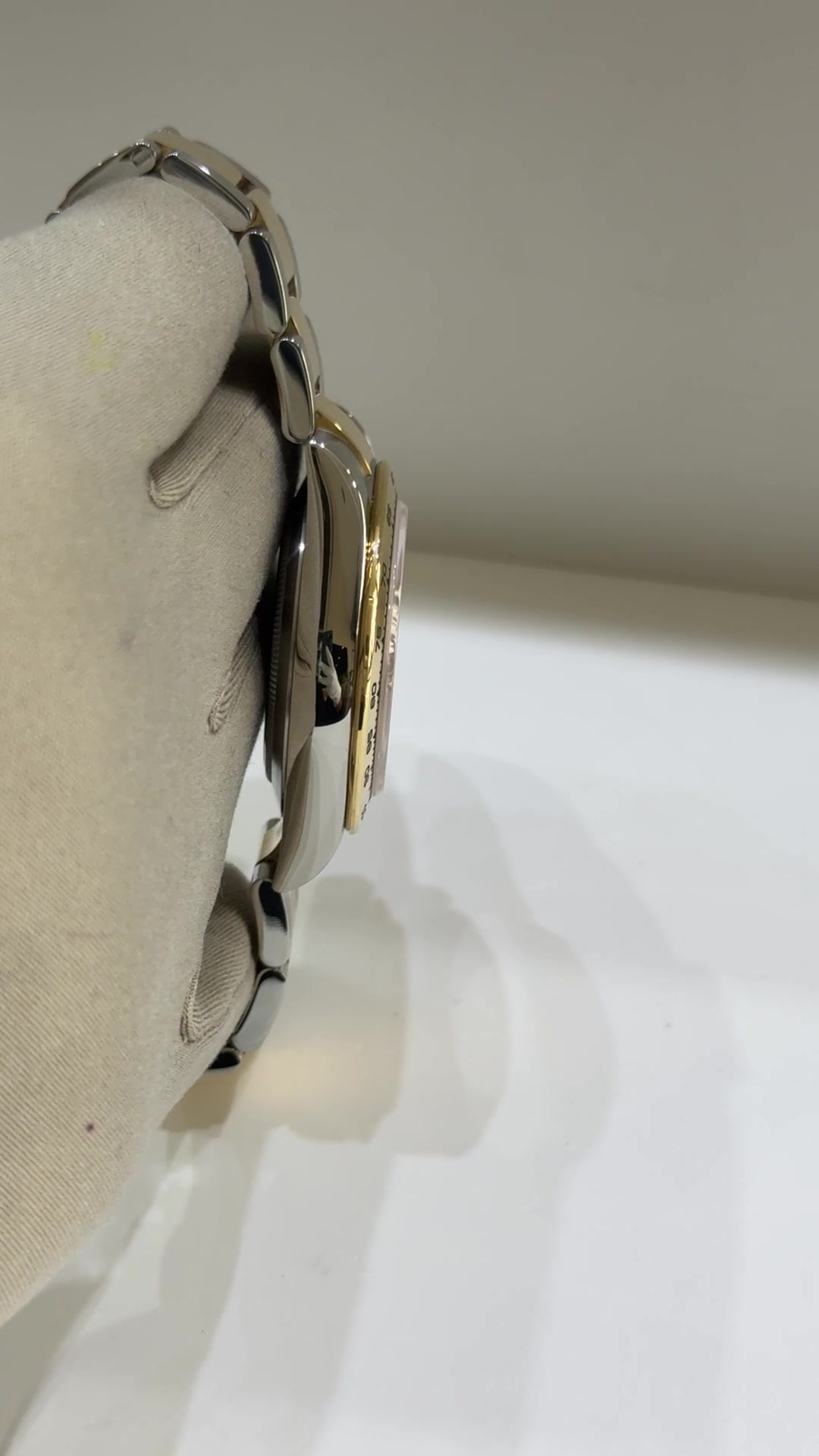 Rolex stock 97953 Case side from vendor video