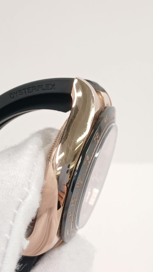 Rolex Daytona stock 98604 — Case side from vendor video
